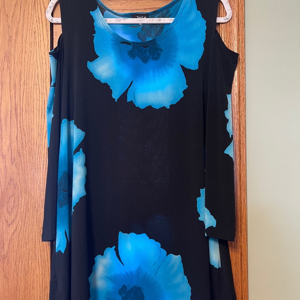 Jostar Cold shoulder tunic top - size XL